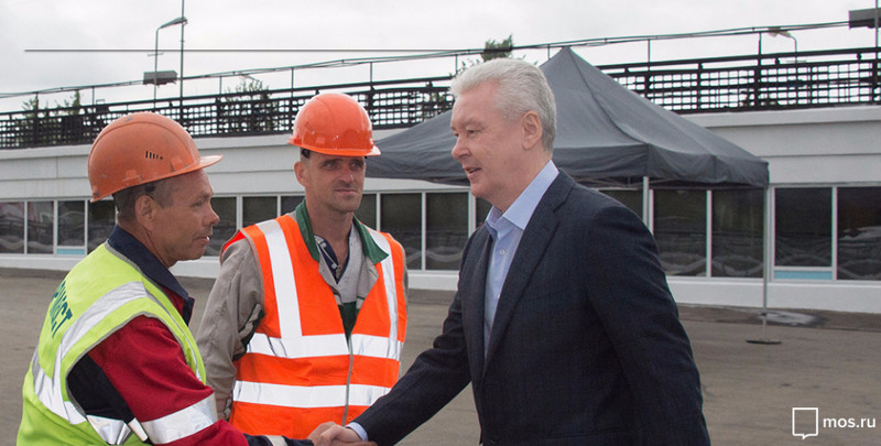 Собянин осмотрел итоги благоустройства Славянской площади