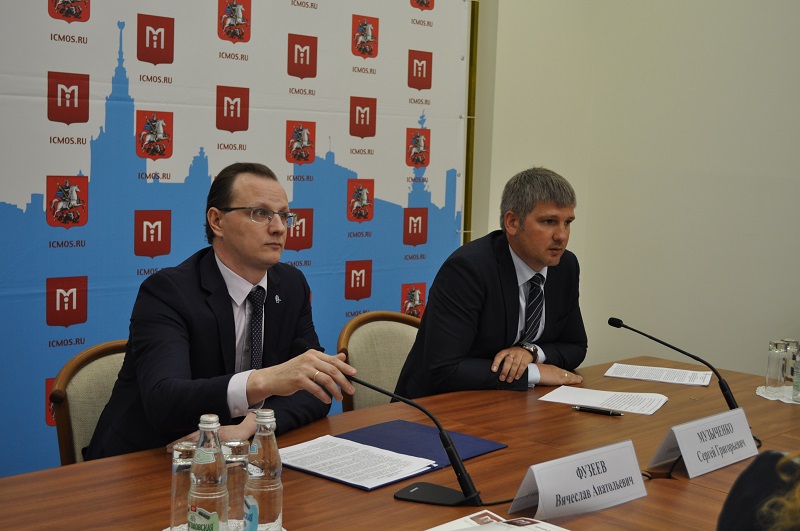 На пресс-конференции